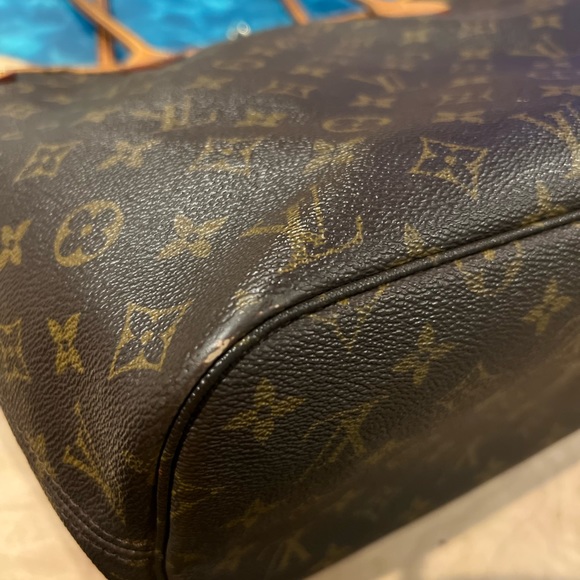 Authentic Louis Vuitton Neverfull MM - Picture 6 of 16